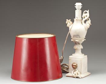 BORDSLAMPA, alabaster, 1900-talets andra hälft.