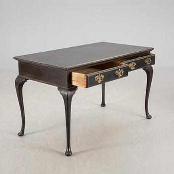 SKRIVBORD, George III-stil, 1900-talets första hälft, signerat.