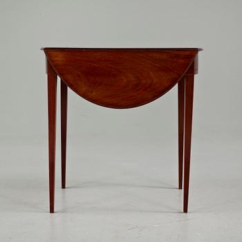 BORD, s k Pembroke table, 1800-talets fösta hälft.