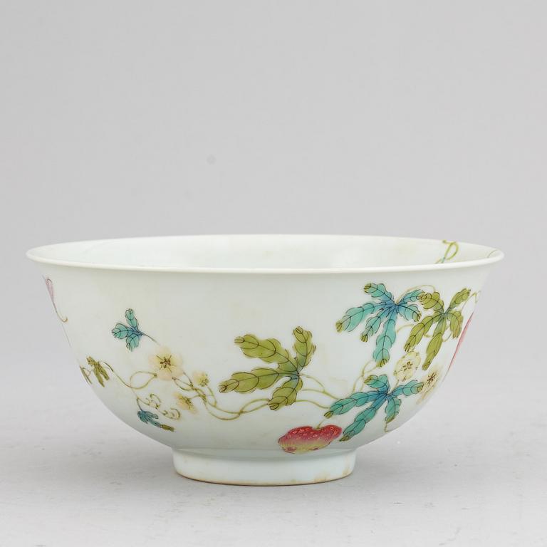 A famille rose bowl, 20th Century.