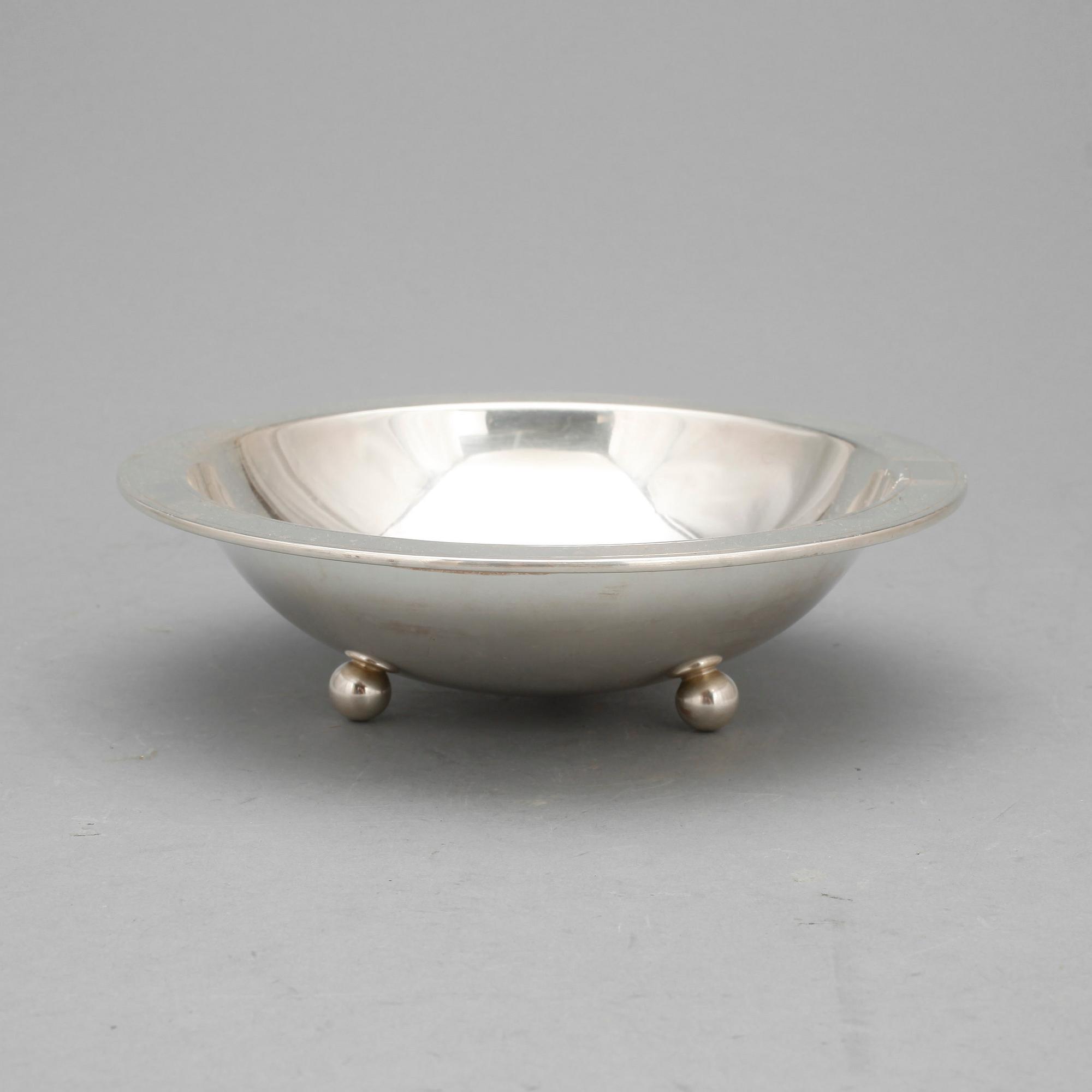 SKÅL, silver, W A Bolin, Stockholm, 1936. Vikt ca 181 gram.
