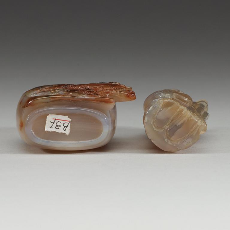 Two Chinese agate snuff bottles with stoppers.