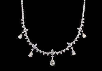 464. A NECKLACE, 5 drop, 5 princess, 15 navette and 206 brilliant cut diamonds 11.00 ct. vs/si. 18K white gold.