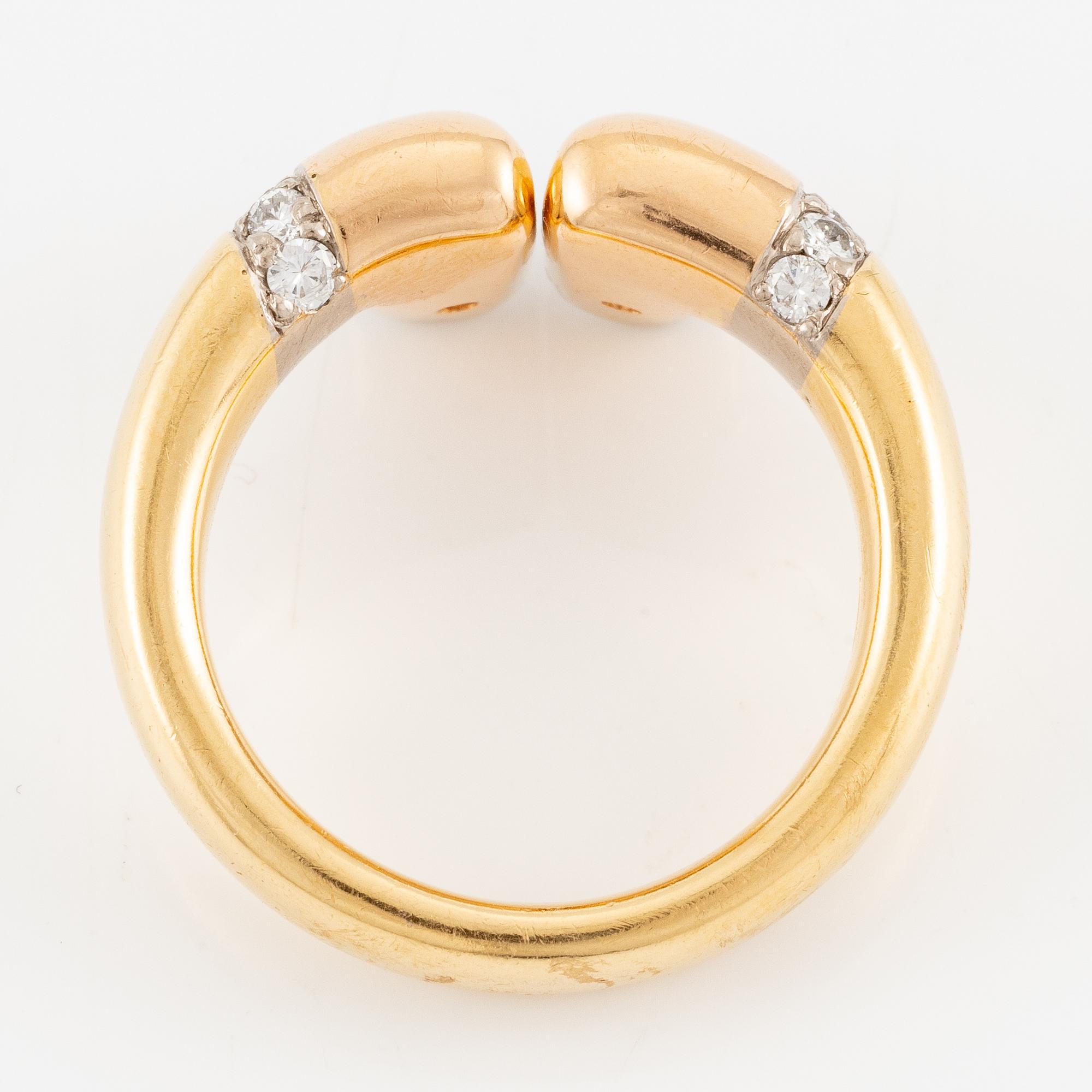 A Gaudy ring 18K gold with old-cut and brilliant-cut diamonds.