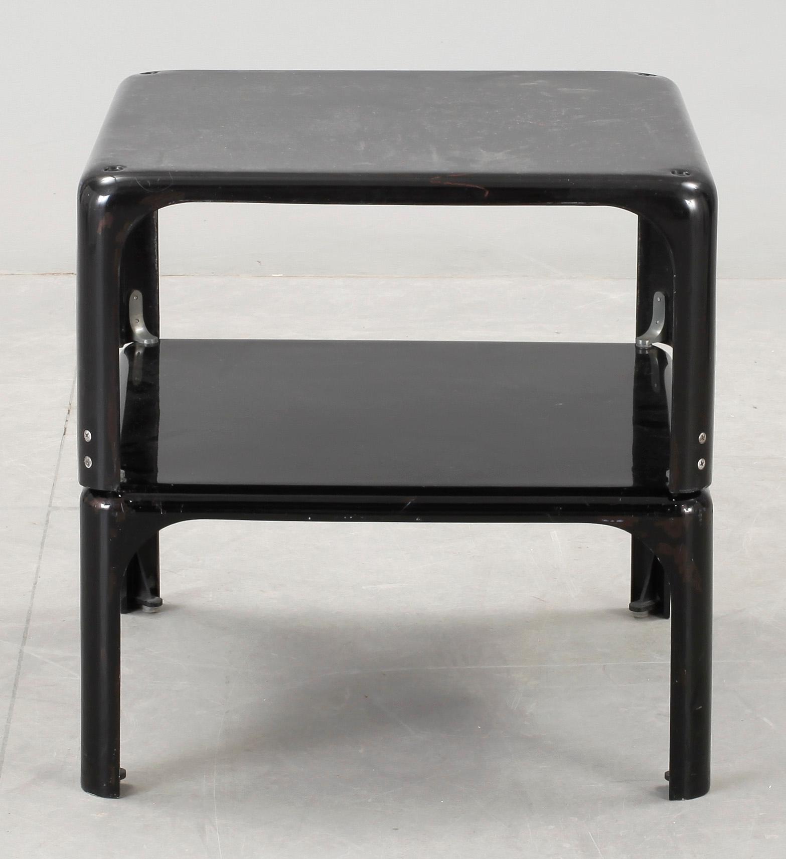 BORD, 2 st, plast, Vico Magistretti, Artemide Italien. Modellen formgiven 1966.