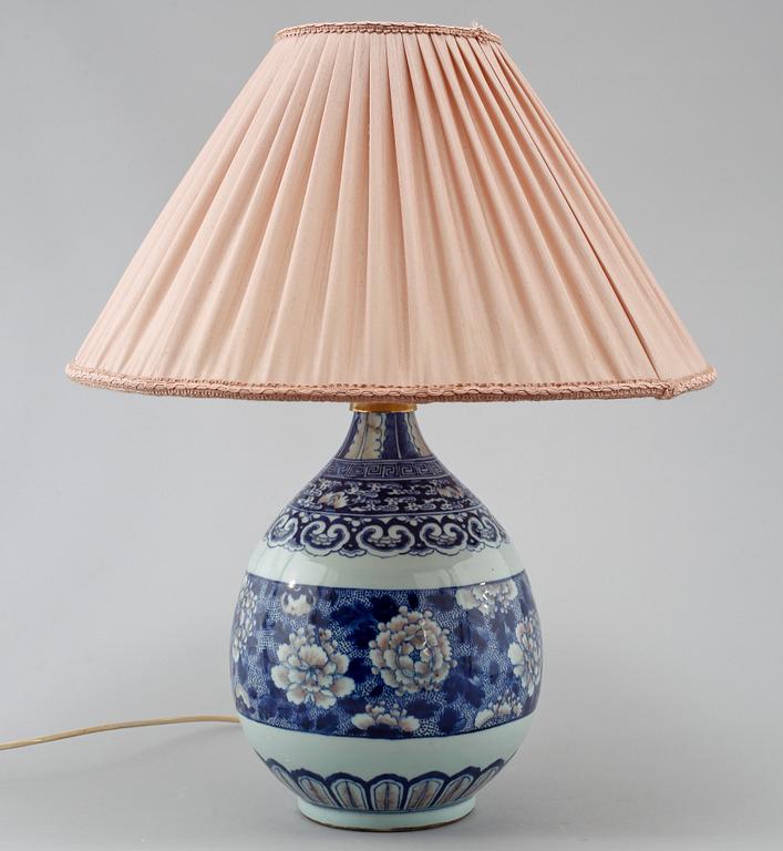 BORDSLAMPA, porslin, Japan, 1800-tal.