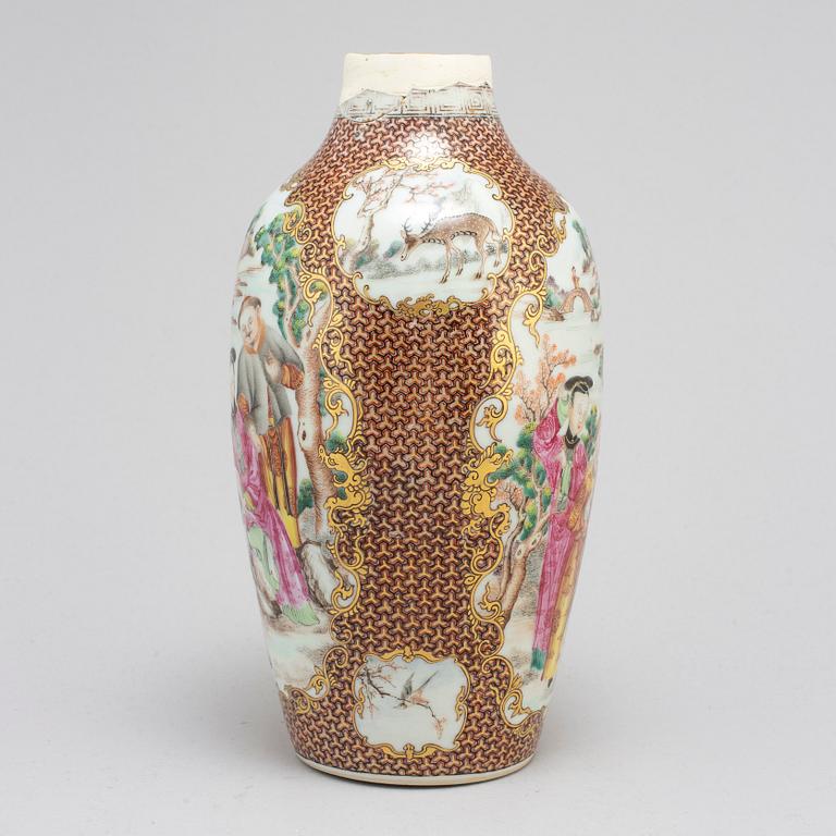 A famille rose mandarin vase, Qing dynasty, Qianlong (1736-95).