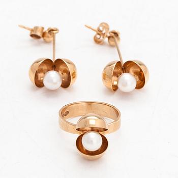 Olli Auvinen, ring and earrings, 14K gold and cultured pearls. Westerback, Helsinki 1967 and 1968.