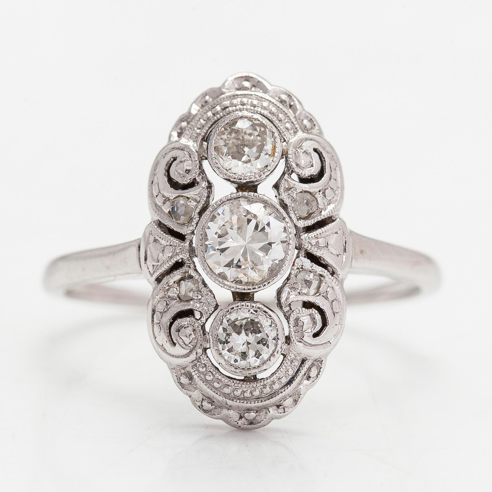 Ring, 18K vitguld, gammal- samt rosenslipade diamanter.