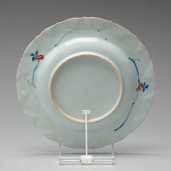 A set of twelve imari dinner plates, Qing dynasty, Kangxi (1662-1722).