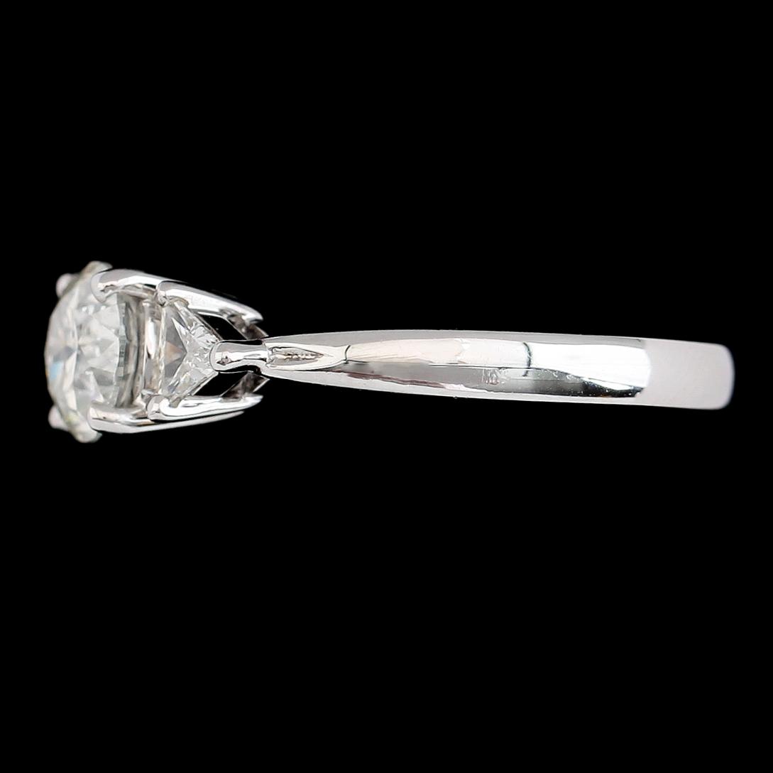 RING, 18 k vitguld, briljantslipade diamanter tot ca 1.28 ct. Vikt ca 4,4 g.