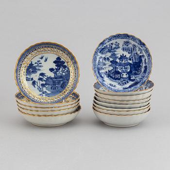 A group of 12 blue and white export porcelain cups with 13 saucers, Qing dynasty, Qianlong (1736-95).