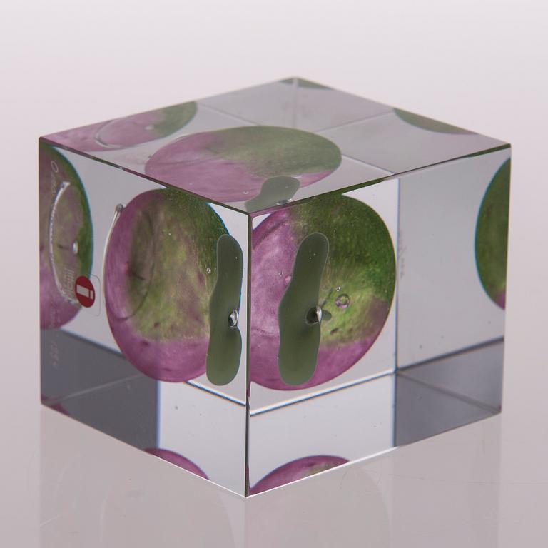 A Glass Cube, signed Oiva Toikka Nuutajärvi 1994, 230/500.