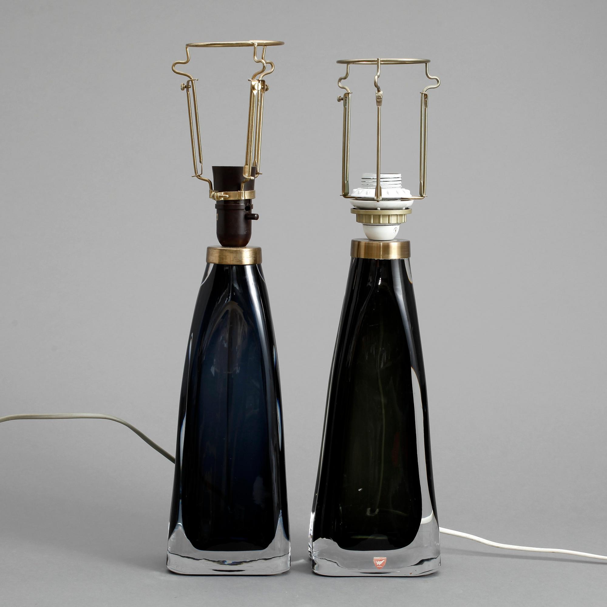 BORDSLAMPOR, ett par, glas, Carl Fagerlund, Orrefors, 1900-talets andra hälft.