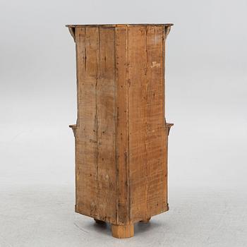 A corner cabinet, 18th/19th Century.