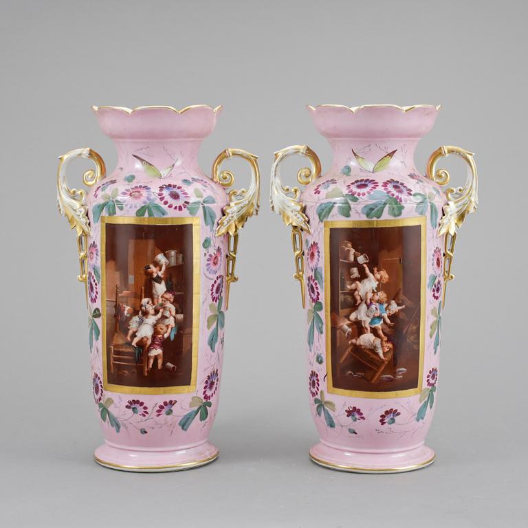 PARVASER, porslin, troligen England, 1800 andra hälft.