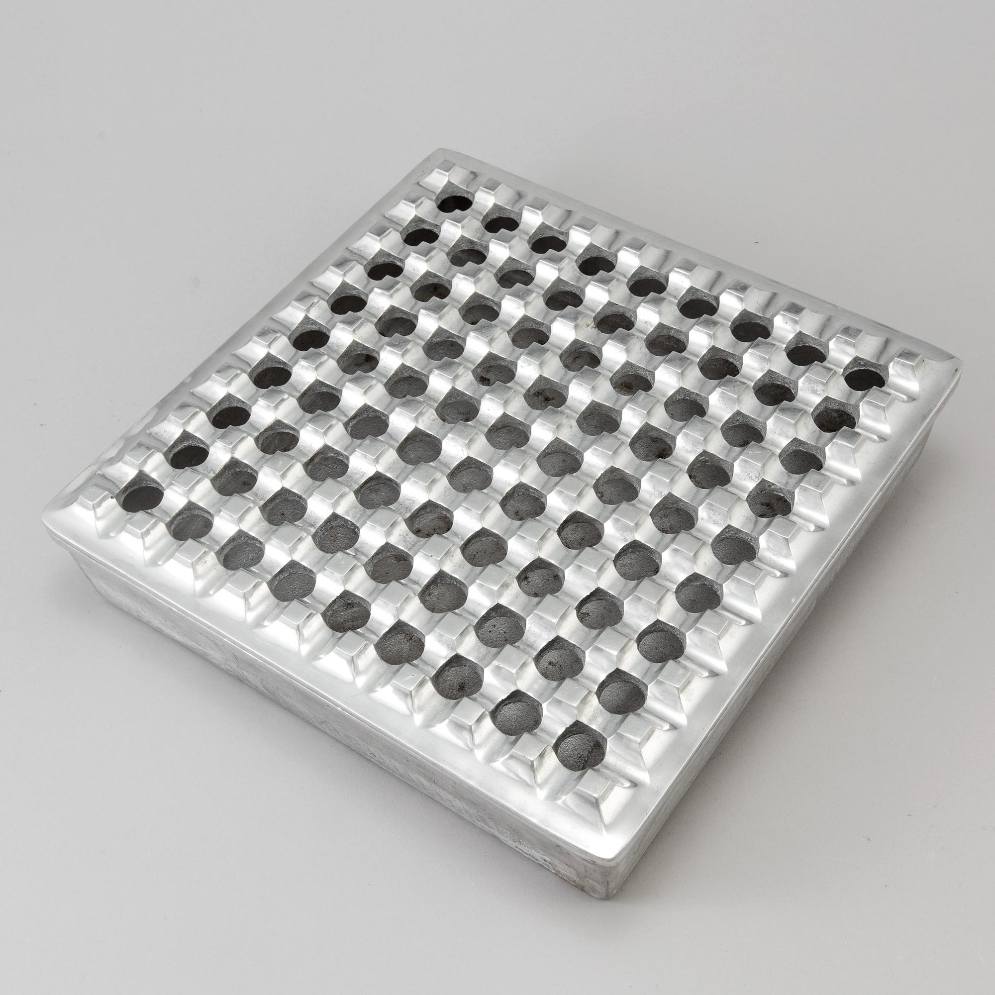 BECK & JUNG, a metal 'Ultima 30' ashtray.