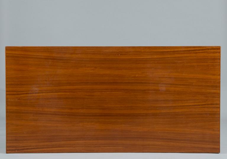 Alvar Aalto, A TABLE.