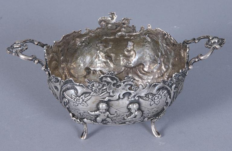 SKÅL, silver, rokokostil. 143 gram. Otydliga stämplar.