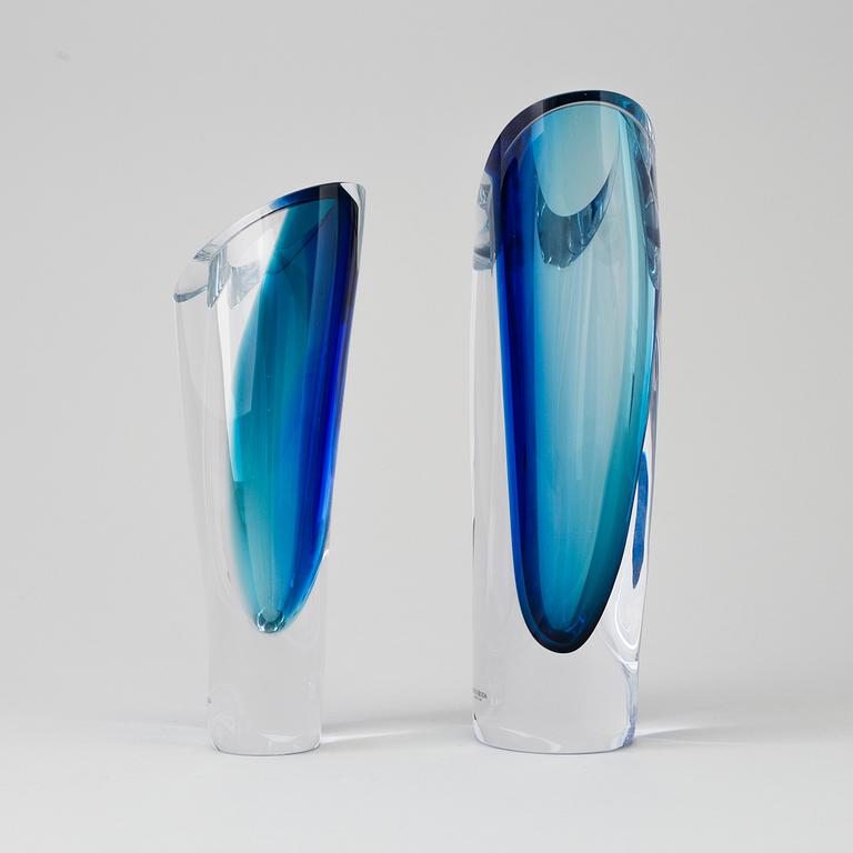 Two glass vases på Göran Wärff, Kosta  Boda, signed.