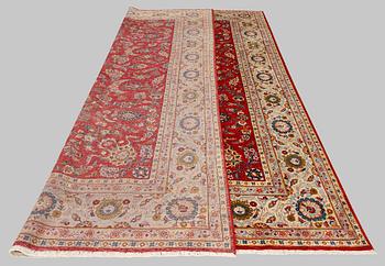 Matta, s.k. Royal Keshan, ca 369 x 265 cm.