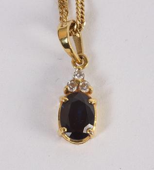 SMYCKEGARNITYR, 4 delar, 18K guld med safirer och briljanter.