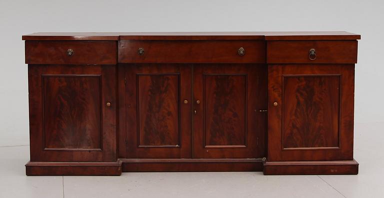 SIDEBOARD, England, 1900-talets första hälft.