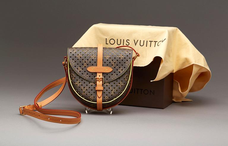VÄSKA, "Chantilly Perfo Mono", Louis Vuitton.