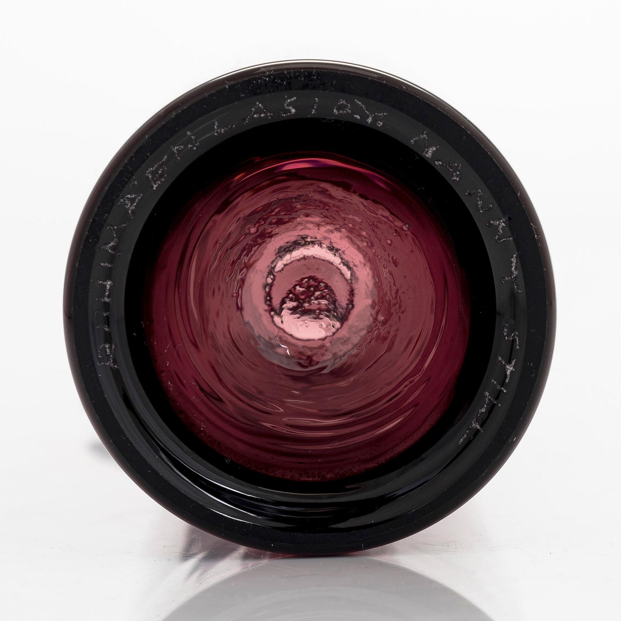 Nanny Still, pullo, signeerattu Riihimäen Lasi O.Y. Nanny Still.