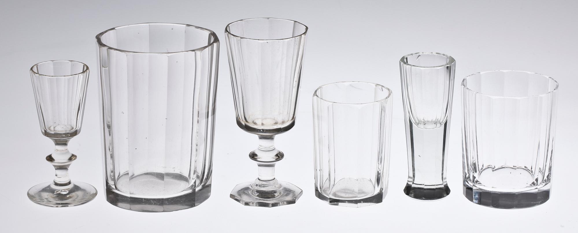 GLASSERVISDELAR, 41 st, "Karlberg", Elis Bergh, Kosta.