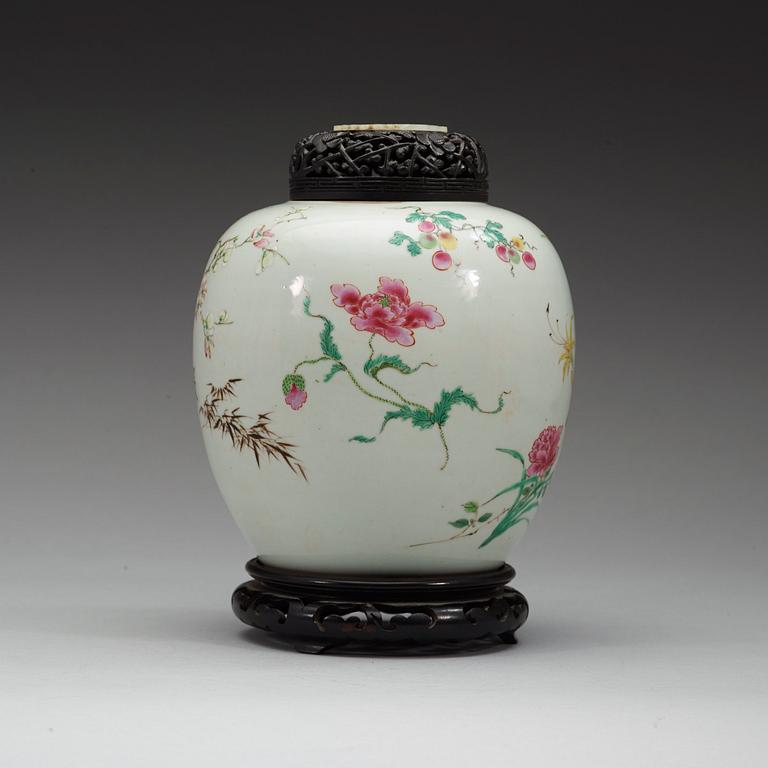 A famille rose jar, Qing dynasty 18th century.