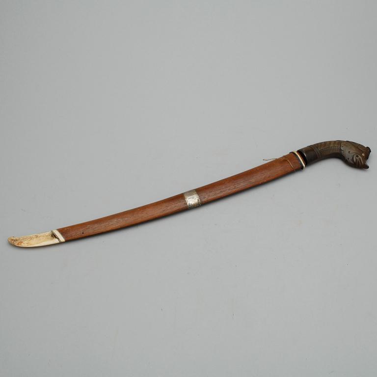 DOLK samt KLEWANGER, 4 st, Indonesien, 1900-talets början.