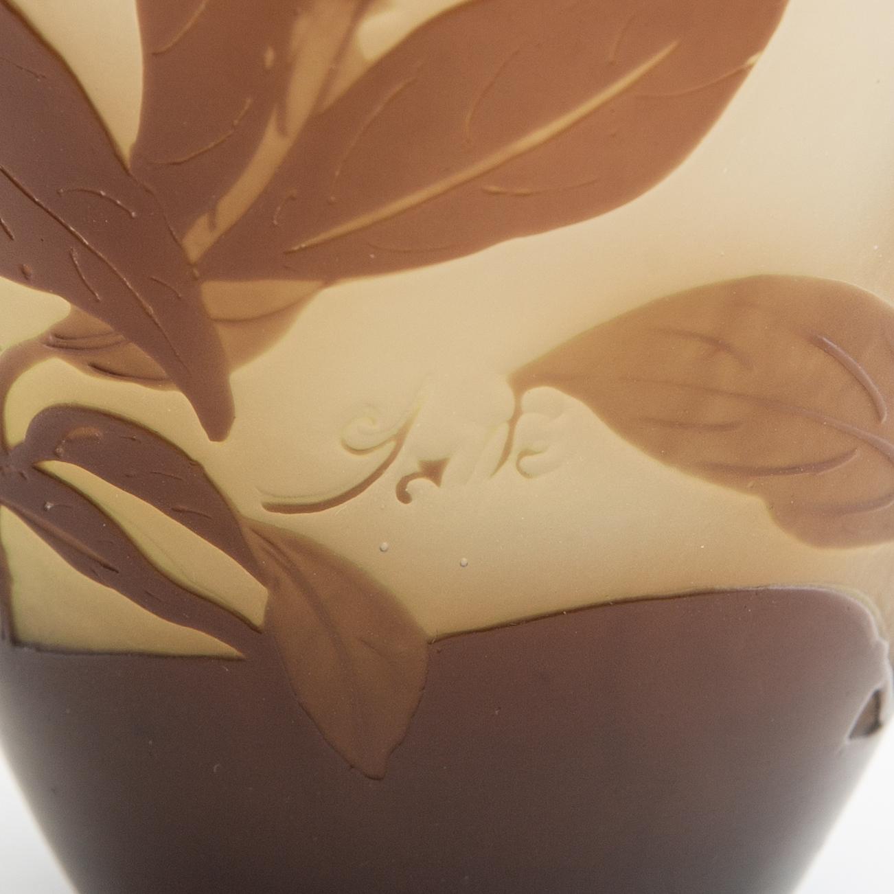 Emile Gallé, Vas signerad, överfång.