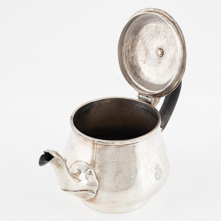 An English silver teapot, mark of William Fountain, London 1814.