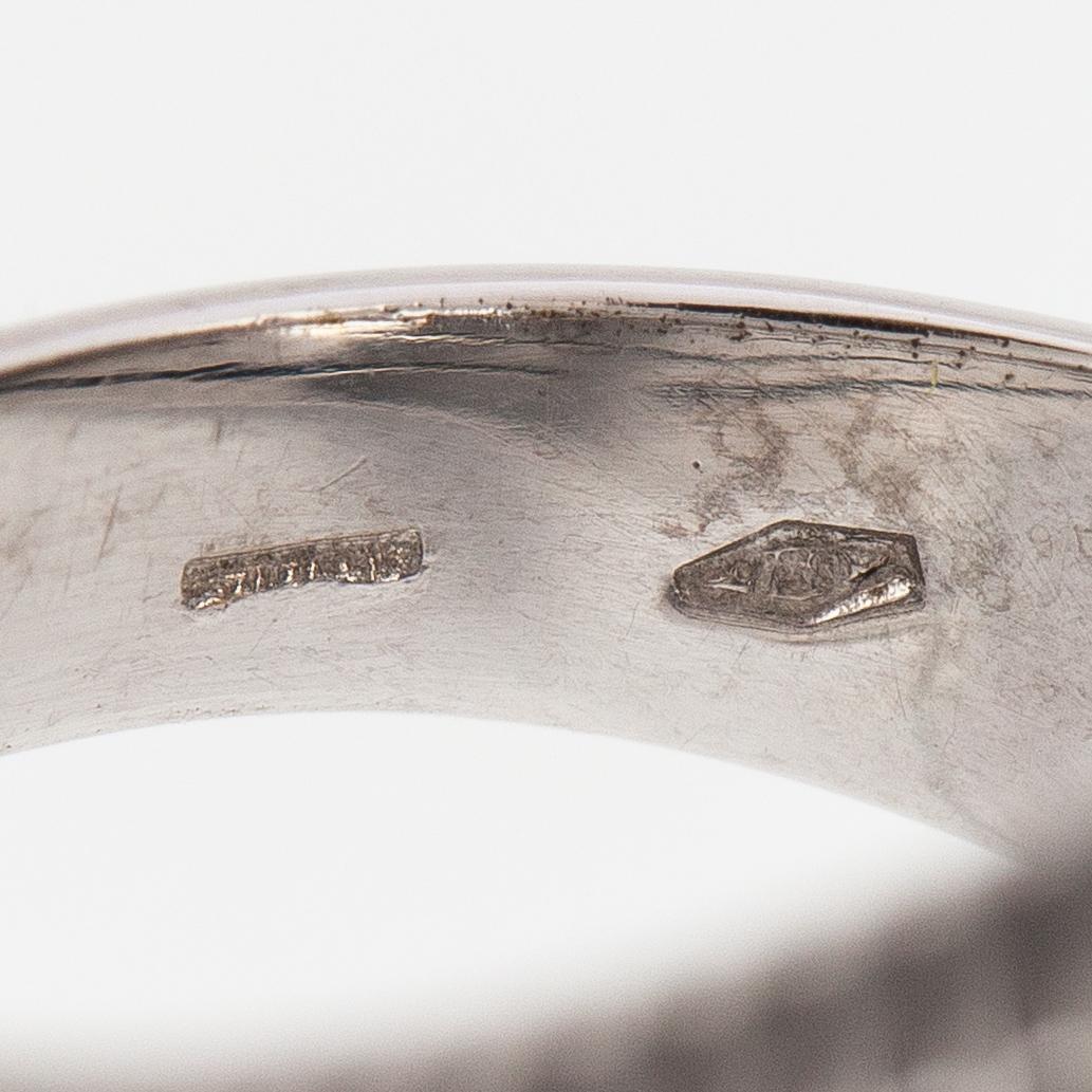 An 18K white gold ring with diamonds ca. 0.31 ct in total.