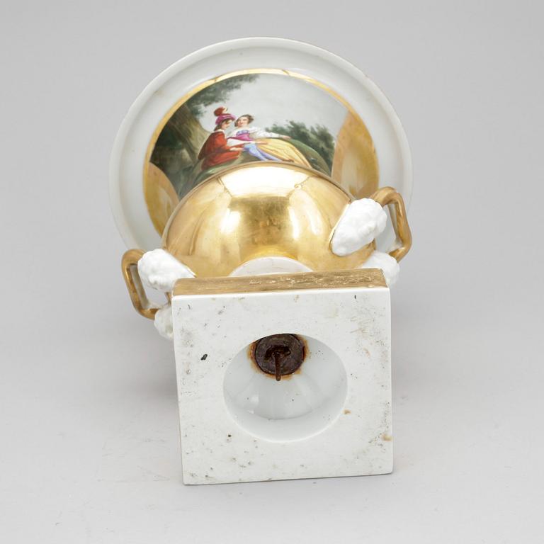 URNA, porslin, empire, 1800-talets första hälft.