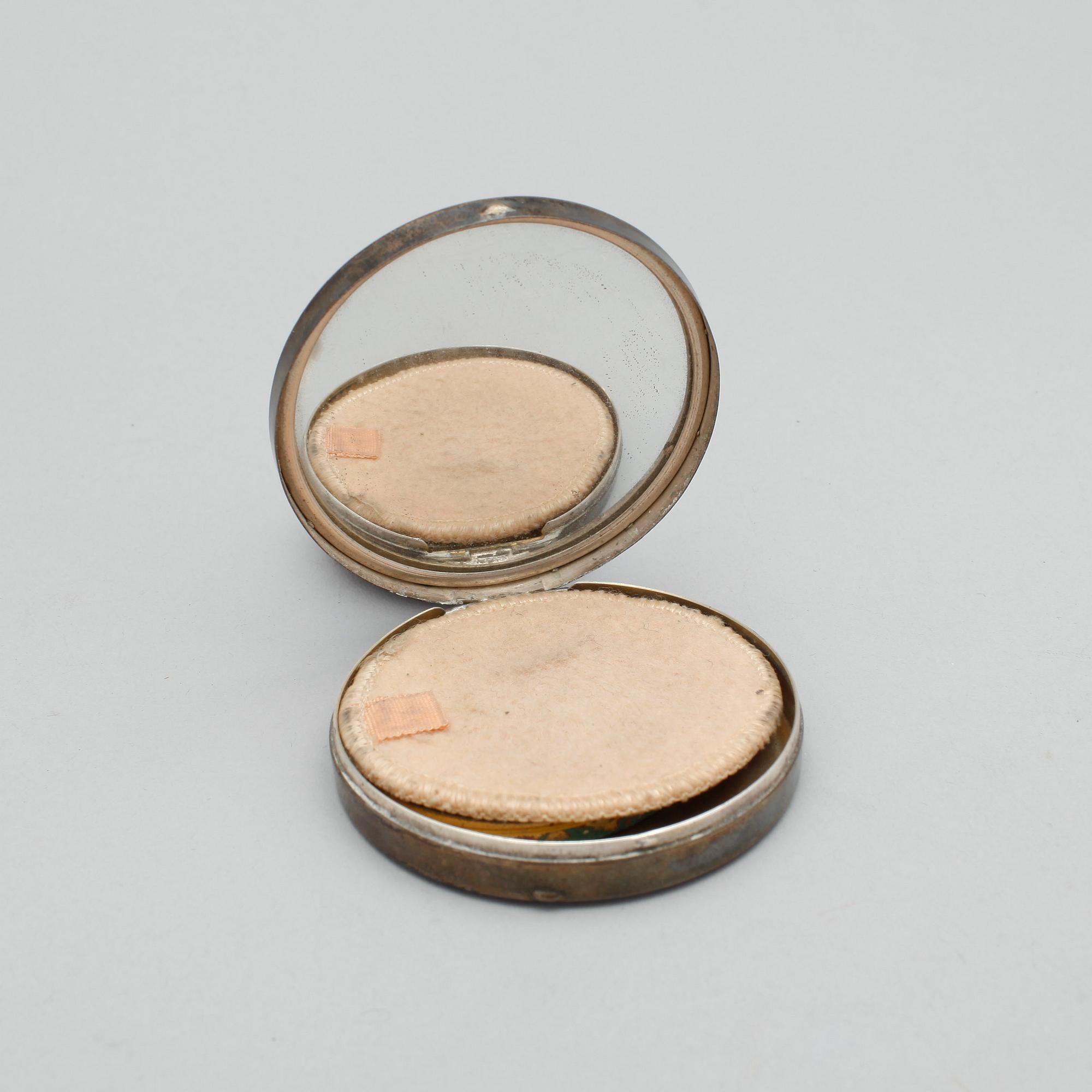 PARTI SILVER, 4 delar, samt PORTMONNÄ i sköldpadd, bla Chester, England, 1700-1800-tal. Total vikt ca 205 g.