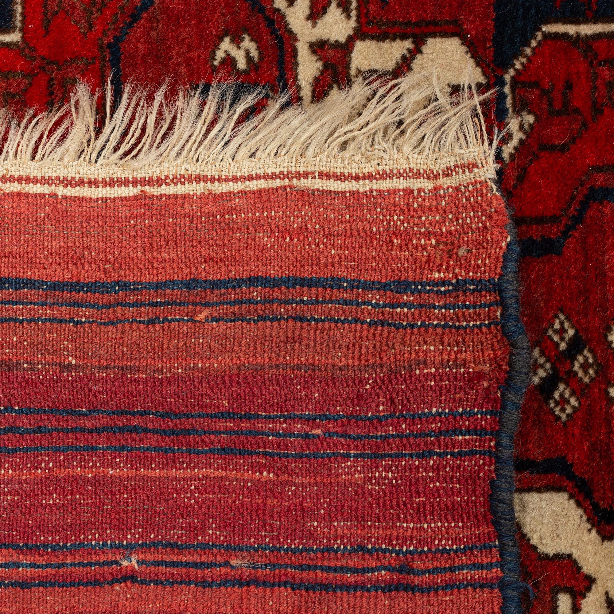 A main carpet, antique, Tekke ca 287 x 215 cm (as well as 1 cm flat weave at the ends).