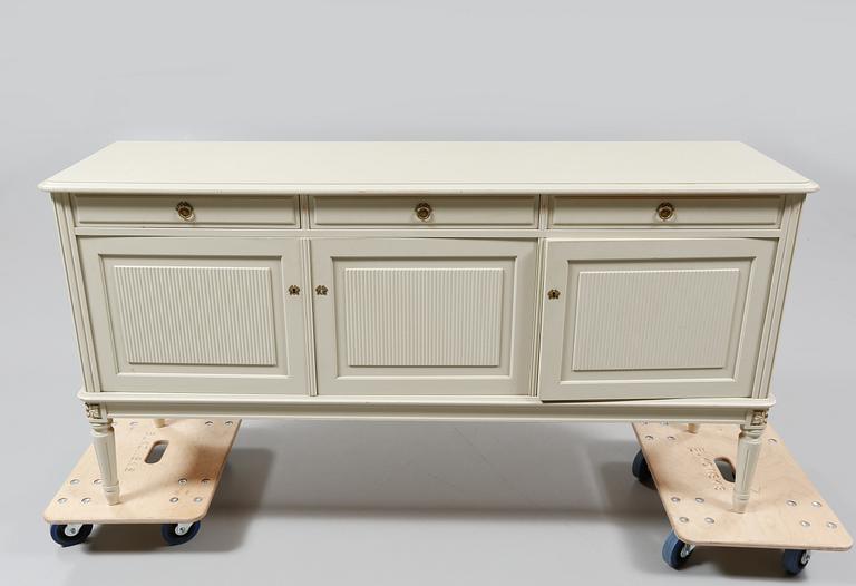 SIDEBOARD, gustaviansk stil, 1900-talets andra hälft.