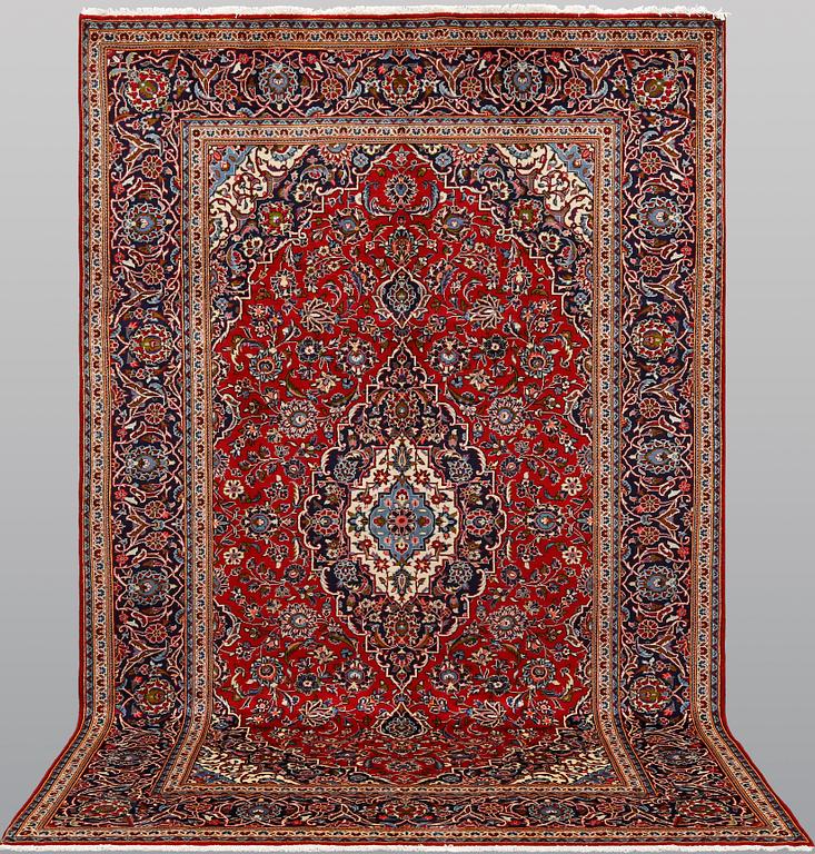 A Keshan rug, approx. 307 x 195 cm.