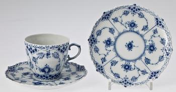 TE- och KAFFESERVIS, 32 delar. Porslin. "Musselmalet", Royal Copenhagen, Danmark.