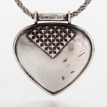 Saara Hopea, a heart-shaped pendant. Ossian Hopea, Porvoo.