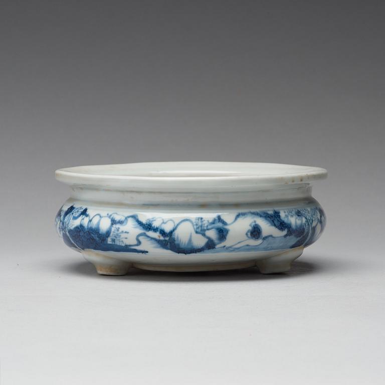 A blue and white censer, Qing dynasty (1644-1912).