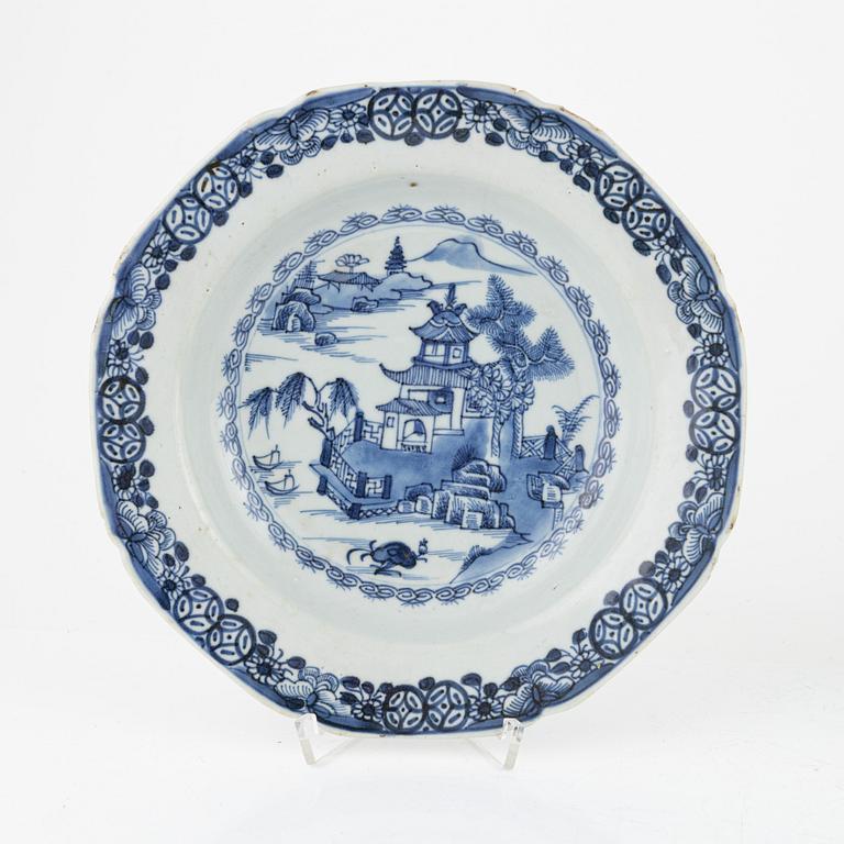 Nine porcelain pieces, China, Qing dynasty, 18th-19th century.