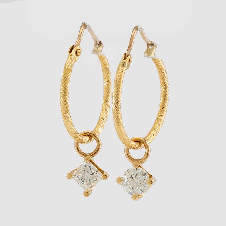 Earrings, a pair of hoops with pendants, one with a round brilliant-cut diamond, the other with a princess-cut diamond.