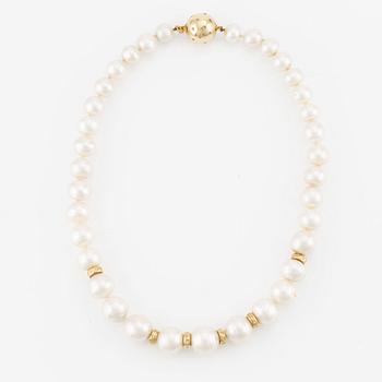 Necklace, South Sea pearls, with a 14K gold clasp set with small diamonds.