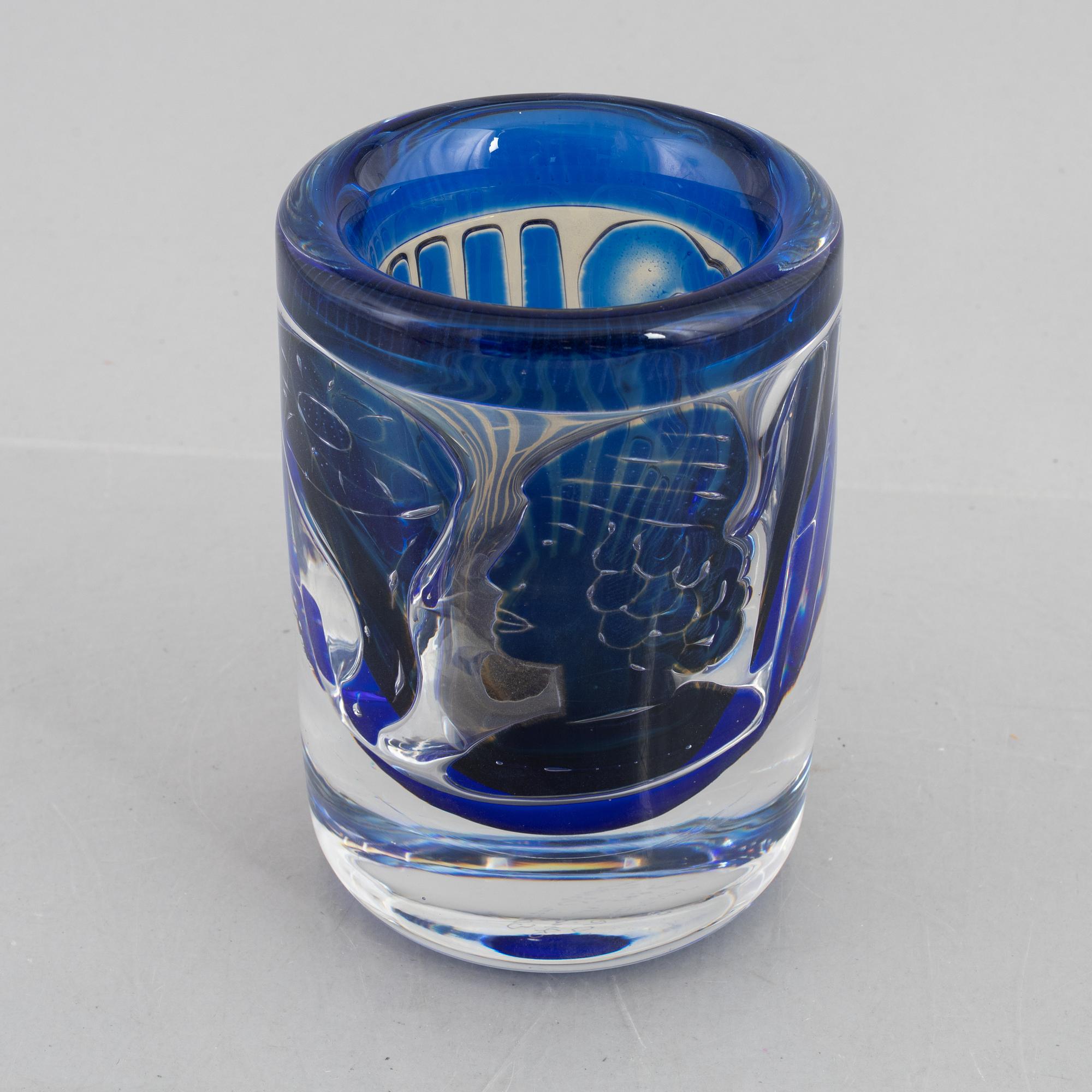 Edvin Öhrström, an Ariel glass vase, Orrefors 1975.