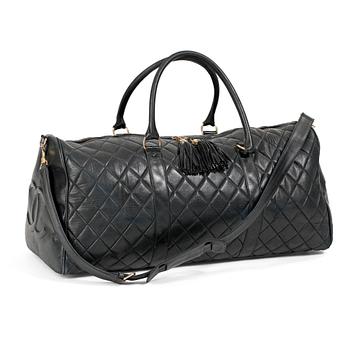 520. CHANEL, a black leather weekend bag.