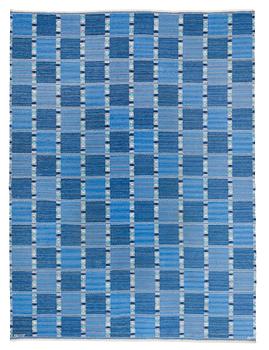 629. CARPET. "Falurutan, blå". Flat weave. 372 x 274,5 cm. Signed AB MMF BN.