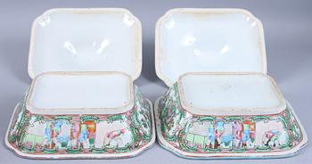 LOCKKAROTTER, ett par, porslin, Kina, Kanton, 1900-tal.